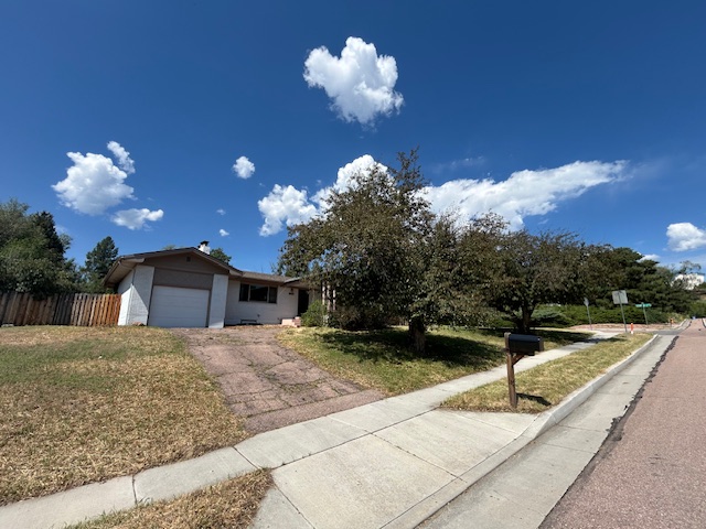 1207 Parkview Boulevard